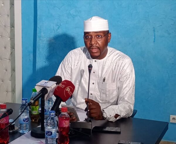 TCHAD – Election Législatif : Le chef de délégation de la province du Salamat Mahamat Saleh Abdeljélil tient une réunion de préparation.