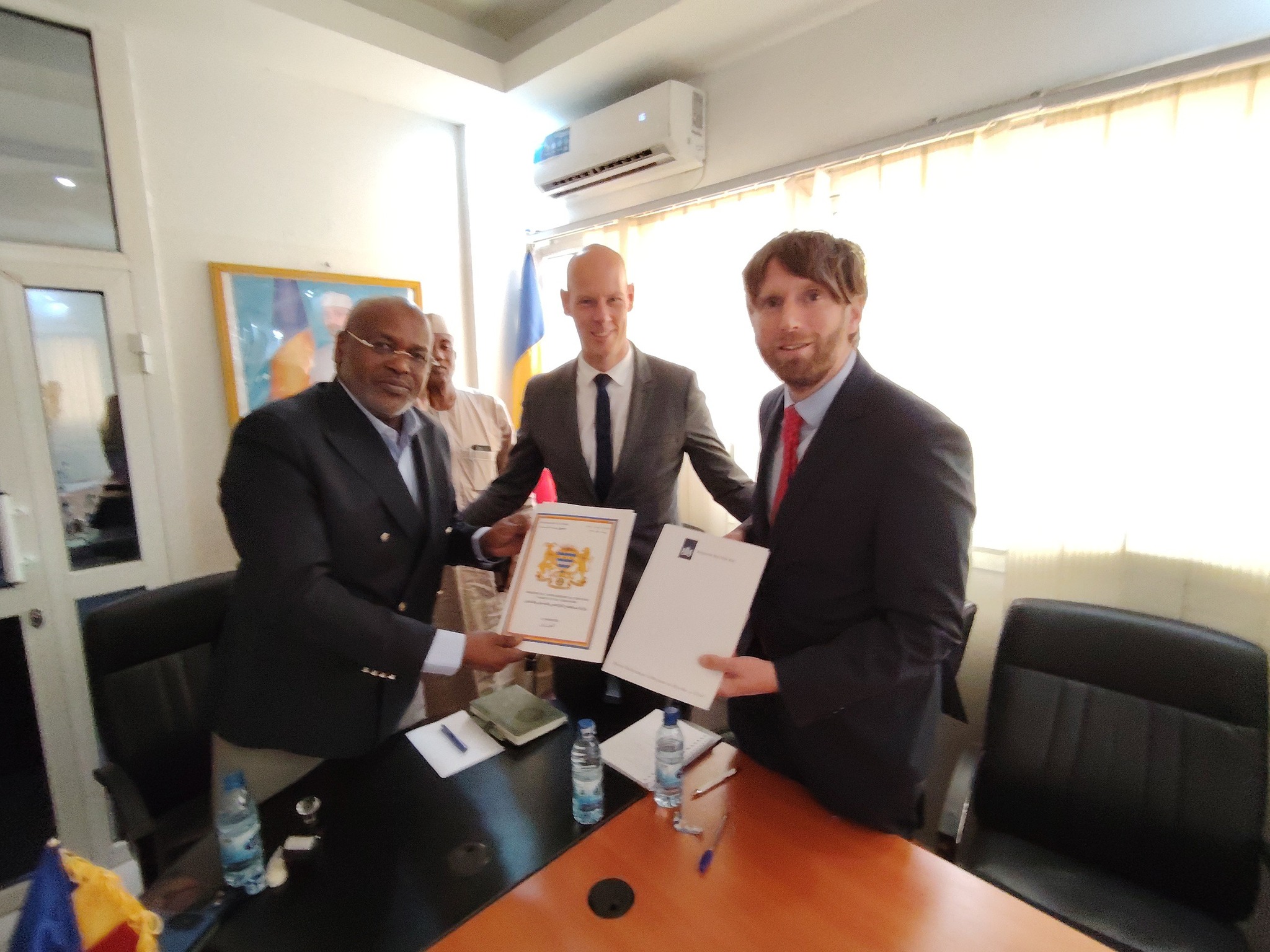 #Tchad #Amenagement: Échanges et Signature de mémorandum entre le Ministre de l’Aménagement du Territoire et l’envoyé spécial des Pays-Bas pour le Sahel