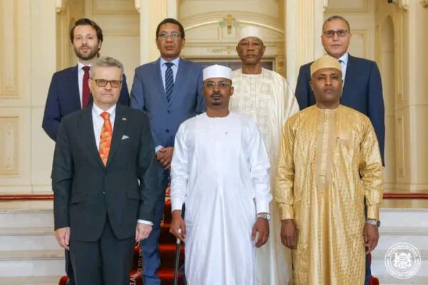 TCHAD Diplomatie : 𝗟𝗘𝗦 𝗔𝗠𝗕𝗔𝗦𝗦𝗔𝗗𝗘𝗨𝗥𝗦 𝗕𝗥𝗜𝗧𝗔𝗡𝗡𝗜𝗤𝗨𝗘 𝗘𝗧 𝗔𝗟𝗟𝗘𝗠𝗔𝗡𝗗 𝗣𝗥𝗘𝗦𝗘𝗡𝗧𝗘𝗡𝗧 𝗟𝗘𝗨𝗥𝗦 𝗟𝗘𝗧𝗧𝗥𝗘𝗦 𝗗𝗘 𝗖𝗥𝗘𝗔𝗡𝗖𝗘.
